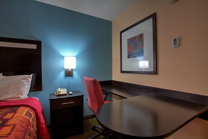 Room 12 of 25