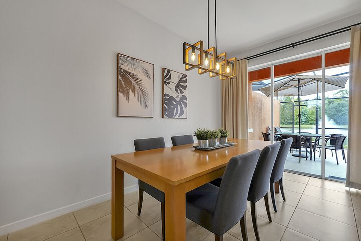 Regal Oaks Resort Vacation Townhomes by IDILIQ