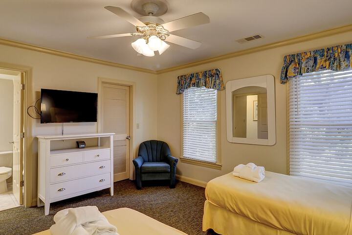 Room 47 of 121