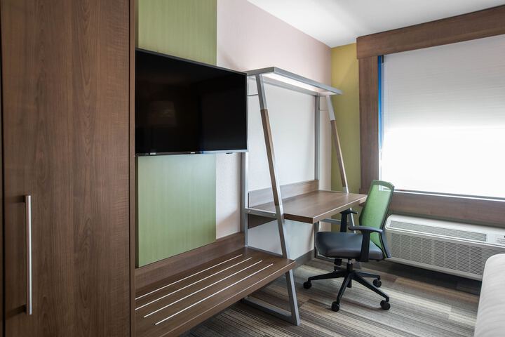 Holiday Inn Express & Suites Ludington by IHG