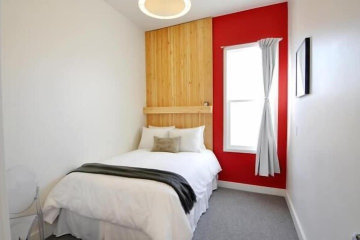 Room 34 of 66