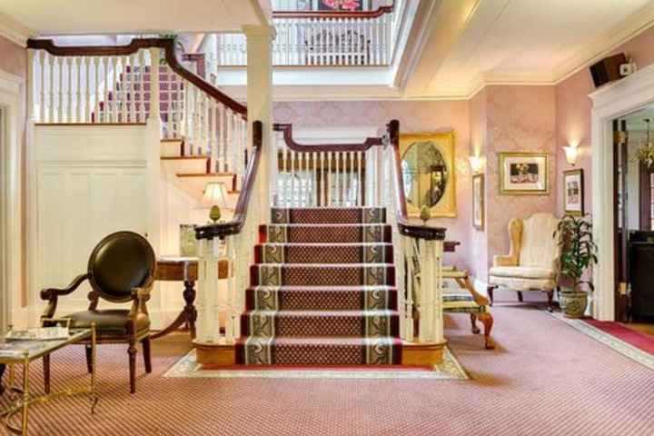 Gateways Inn & Restaurant