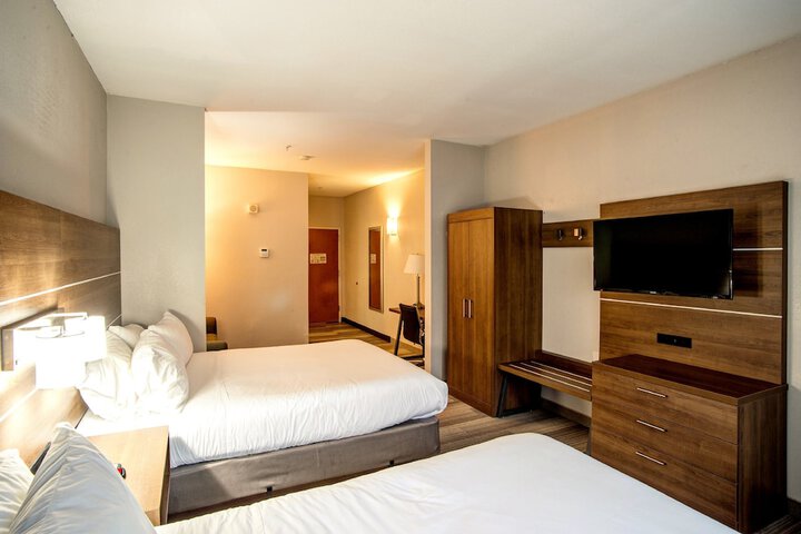 Room 14 of 33
