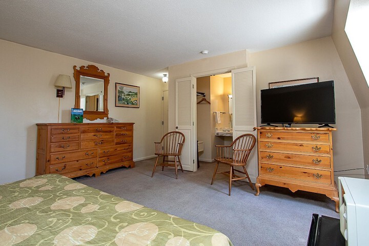 Country Squire Inn & Suites