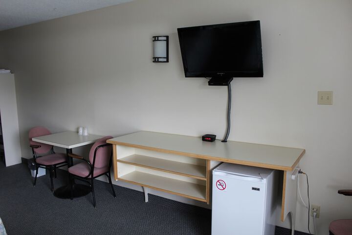 Room 11 of 28