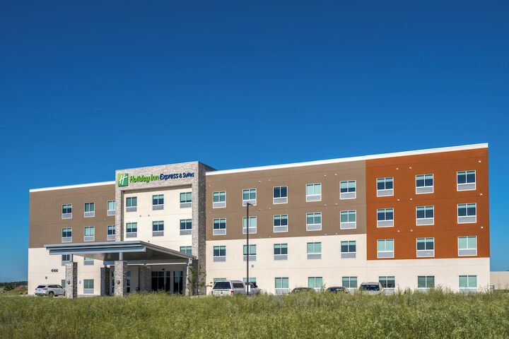 Holiday Inn Express & Suites Watertown by IHG