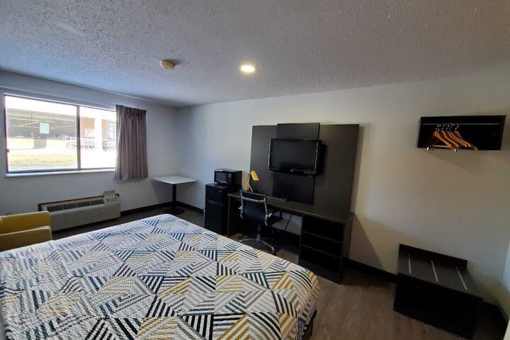 Motel 6 Kewanee IL