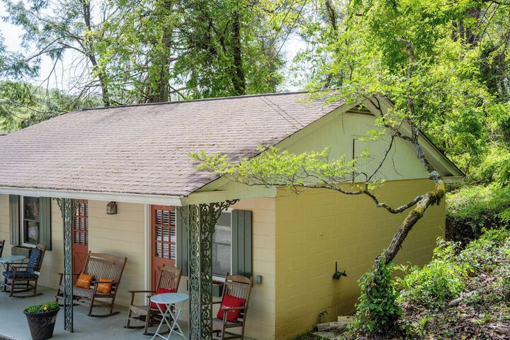 Mountain Aire Cottages Inn & Glamping