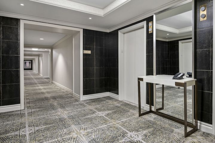 Ballroom/Hall 79 of 94
