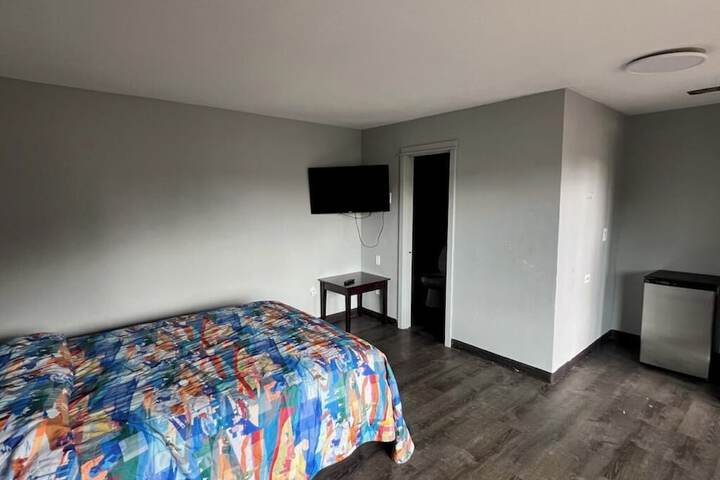 Room 10 of 14