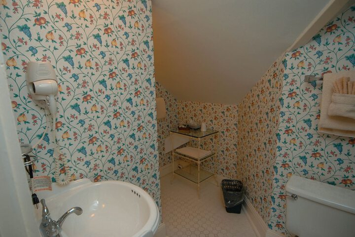 Room 72 of 132