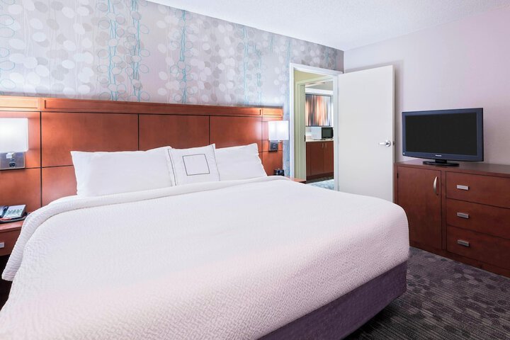 Room 10 of 28