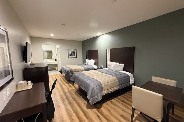 Scottish Inn & Suites - IAH Airport