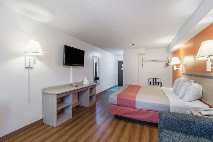 Room 16 of 23