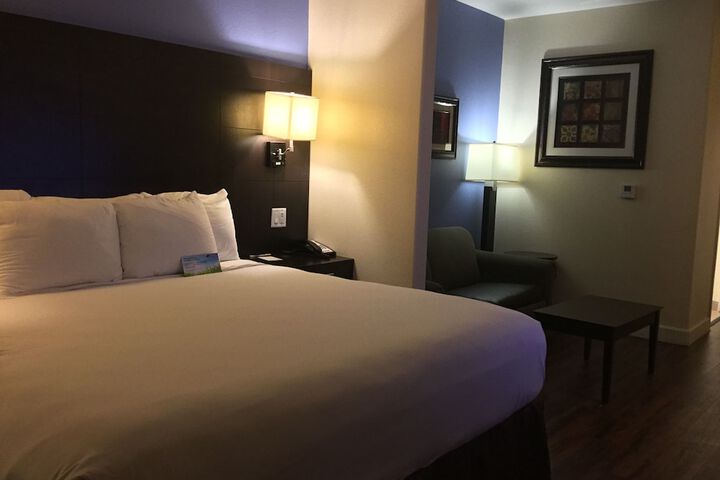 Days Inn & Suites by Wyndham Galveston West / Seawall