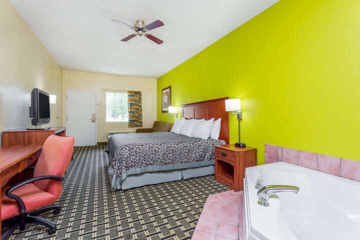 Room 27 of 28