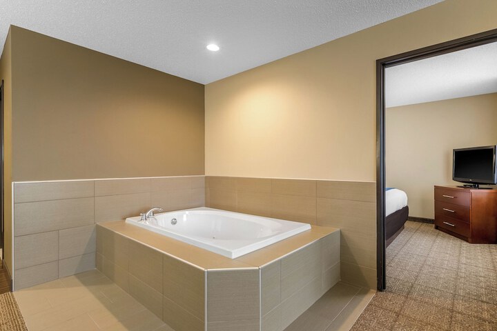 Comfort Suites Cedar Falls Industrial Park
