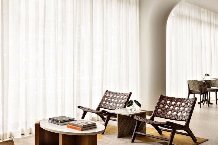 Lounge 75 of 80