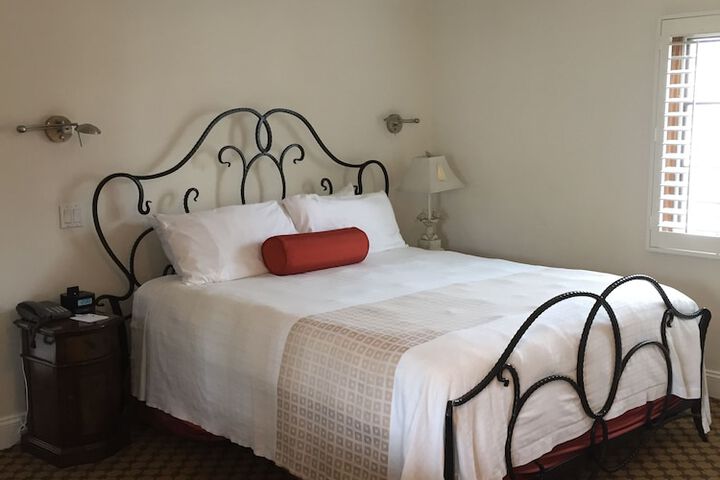 Room 141 of 221