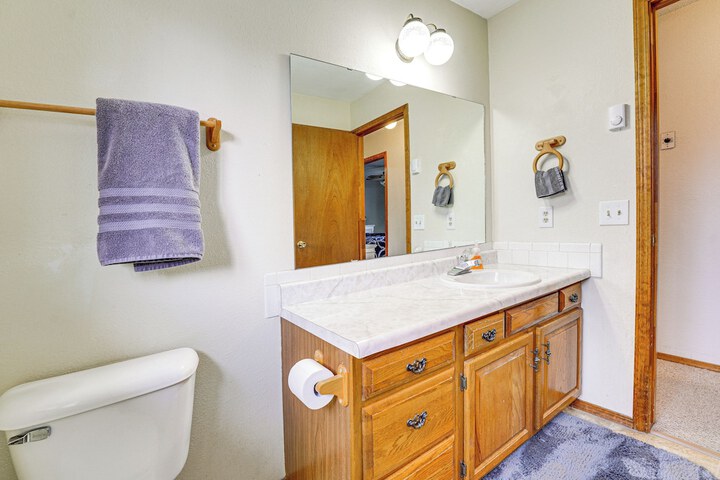 Downtown Delta Condo 34 Mi to Black Canyon!