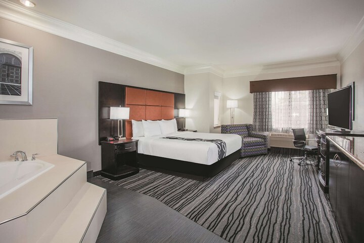 Room 26 of 33