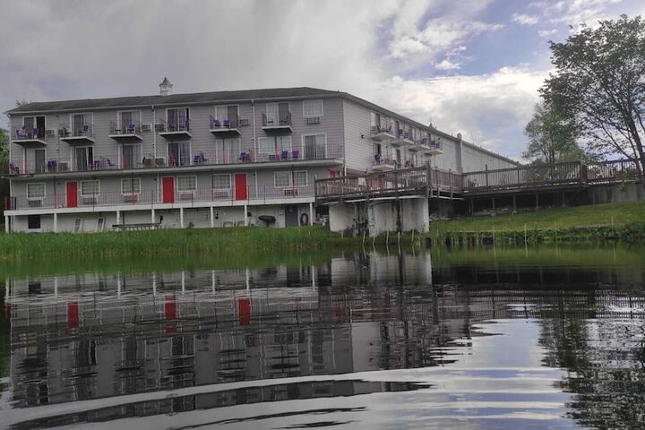 Super 8 by Wyndham Sturbridge