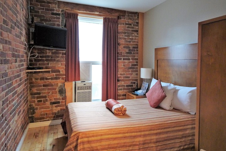 Room 52 of 62