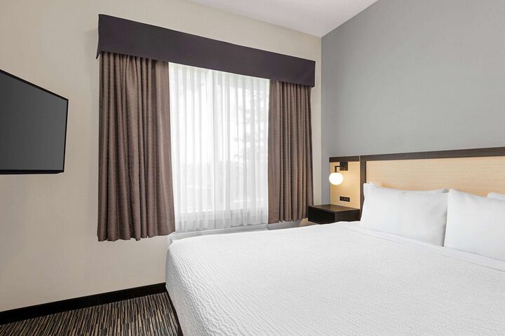 Room 10 of 35