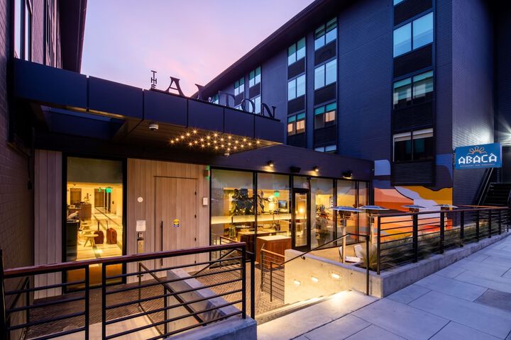 Hotel 4 of 102