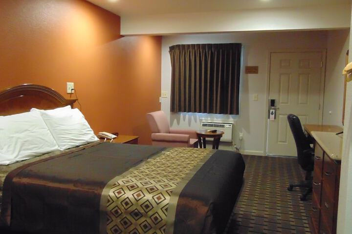 Corcoran Country Inn