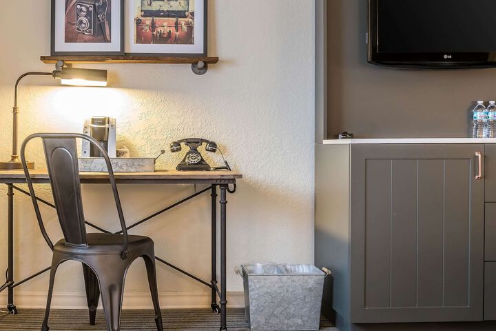 Room 27 of 47