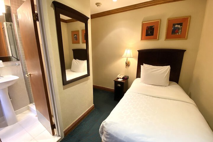 Room 18 of 33