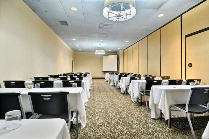 Travelodge by Wyndham Memphis Airport / Graceland