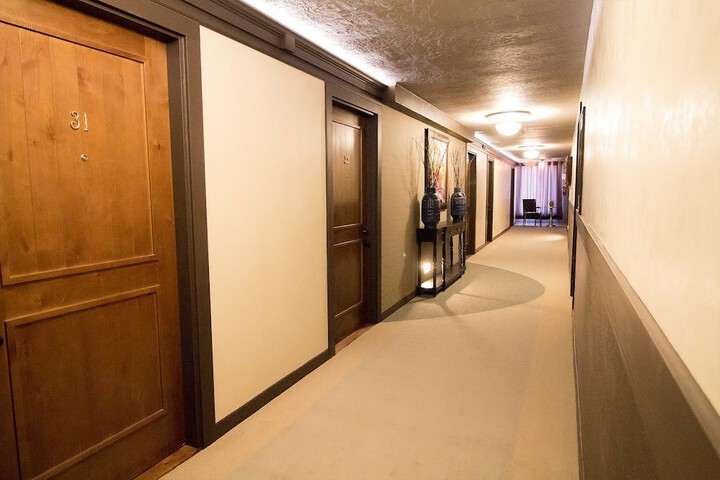 Ballroom/Hall 38 of 43