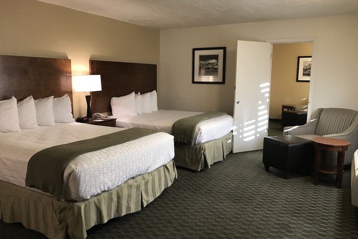 Dinosaur Inn & Suites