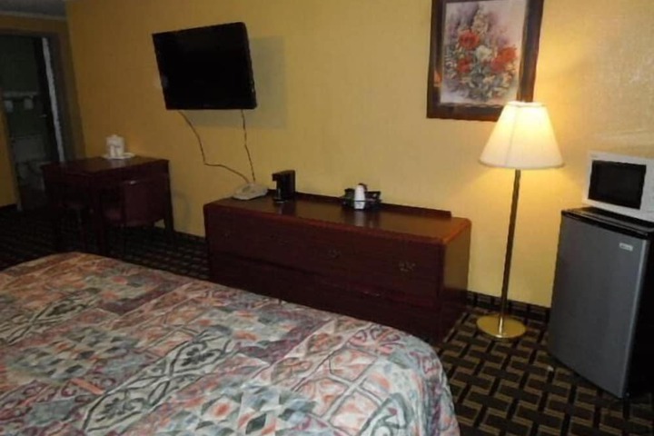 Room 8 of 35