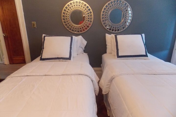 Room 6 of 18
