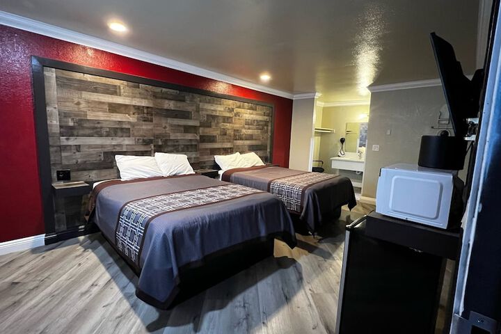 Room 14 of 18