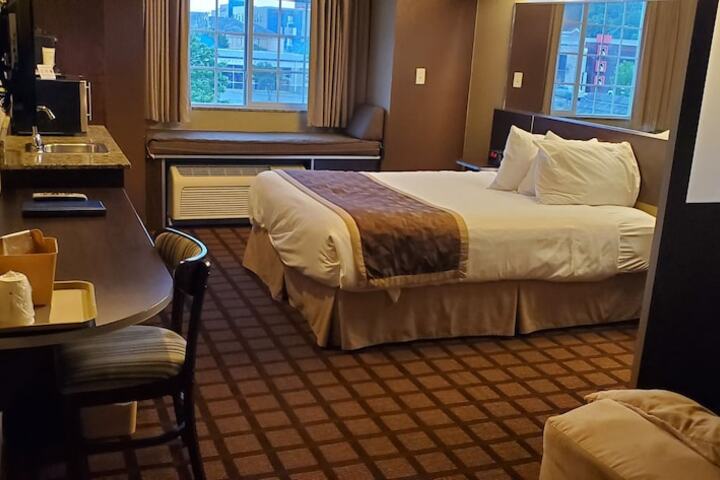 Room 11 of 22