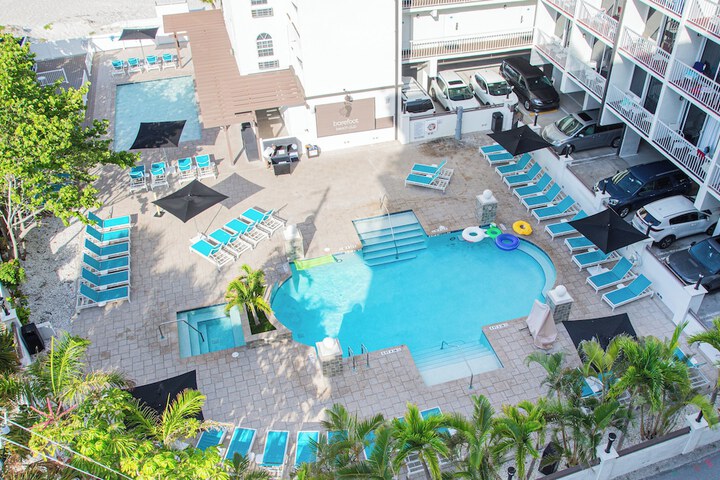 Barefoot Beach Club
