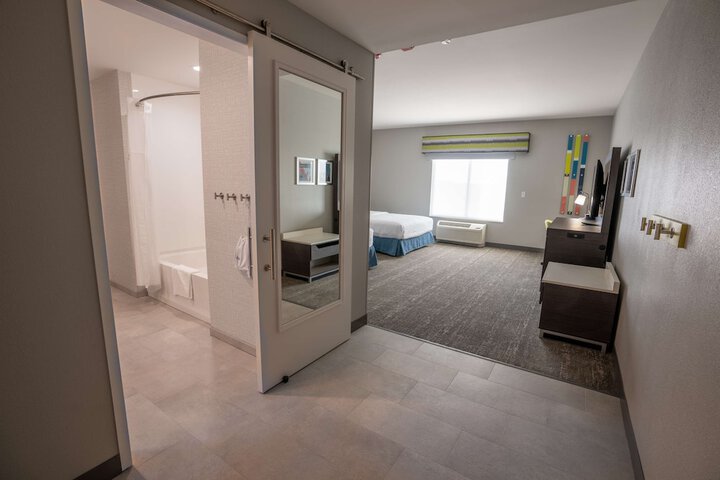 Room 26 of 43