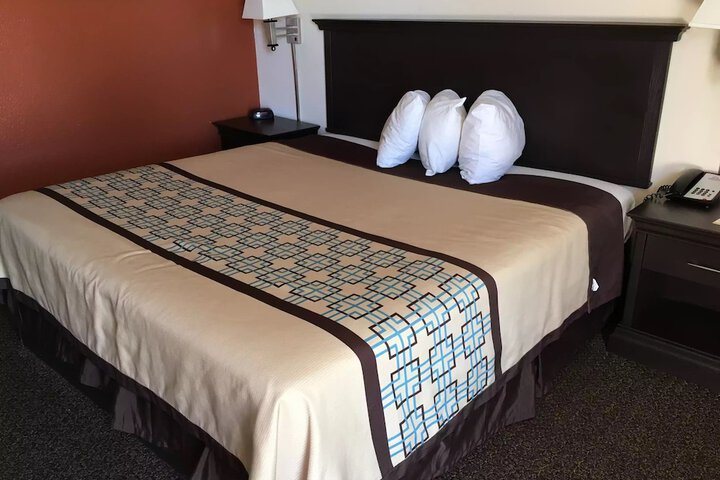 Room 23 of 32