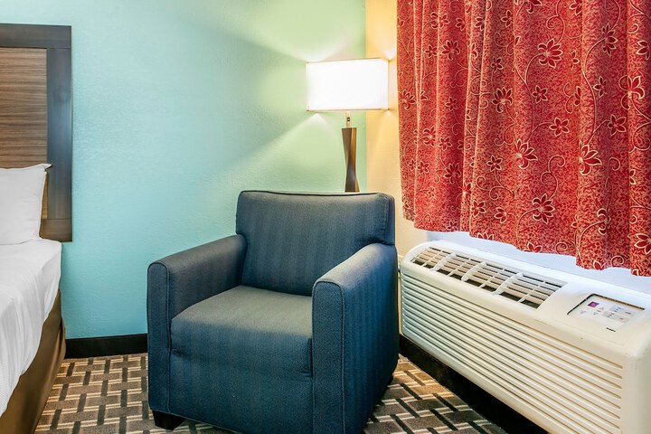 Room 13 of 23