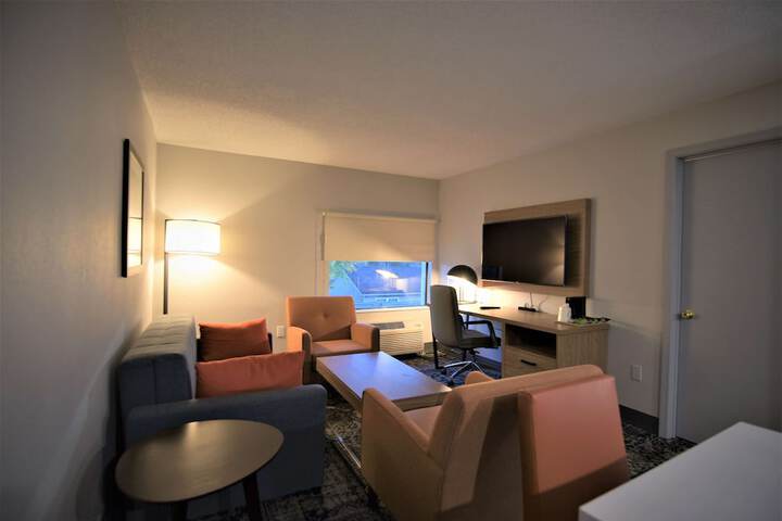Room 9 of 32