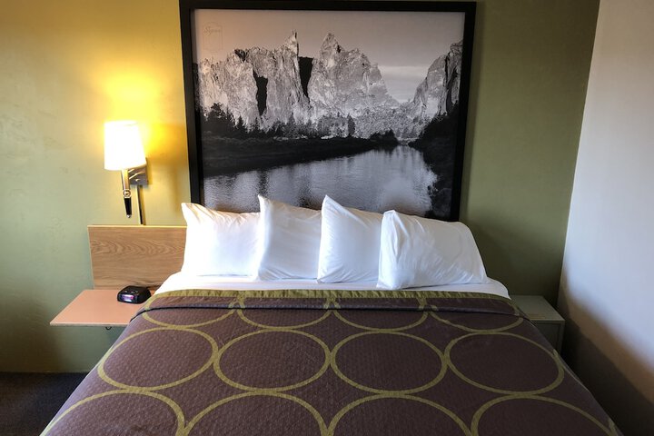 Room 14 of 28