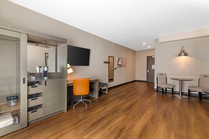 Cambria Hotel & Suites Plymouth