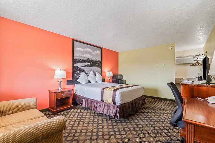 Super 8 by Wyndham Ontario