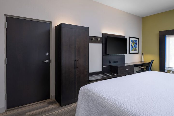 Holiday Inn Express & Suites Lakeland South by IHG