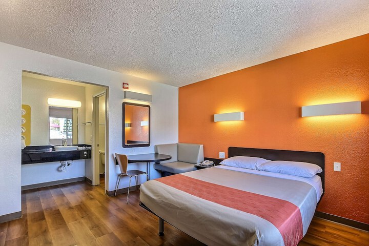 Room 17 of 29
