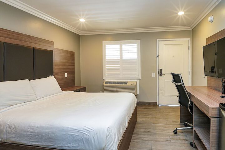 Room 32 of 43